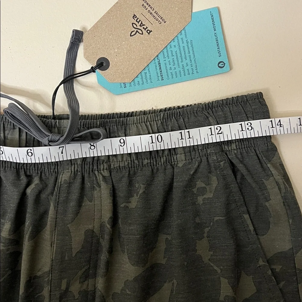 NWT prAna Men’s Size Small Green Gray Floral Camo Metric E-Waist 8